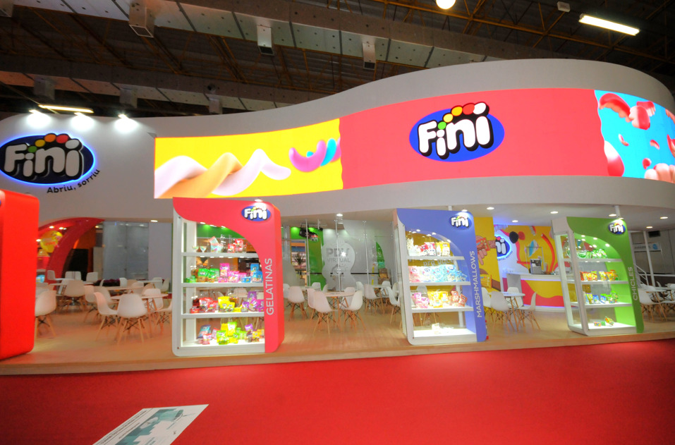 Como usar a iluminação para tirar o visitante da "feira" e colocá-lo dentro do universo da sua marca